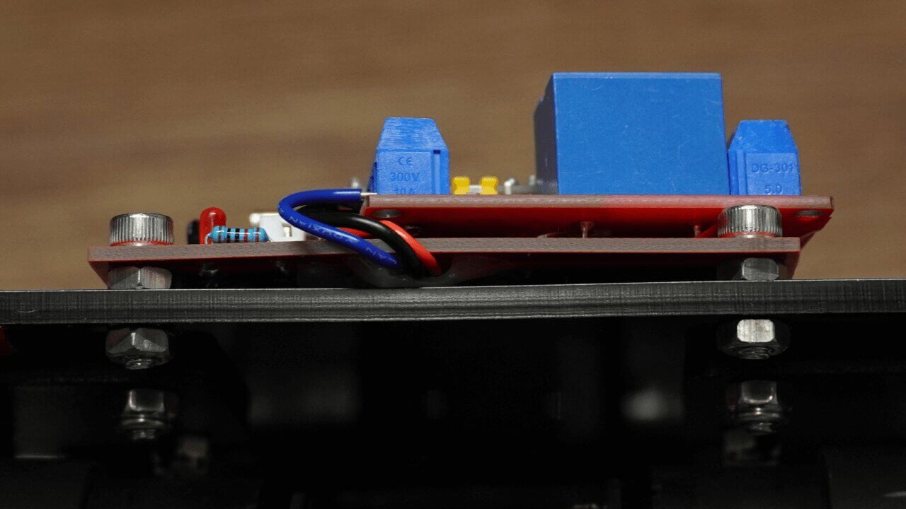 Image of the install controller board on the chassis