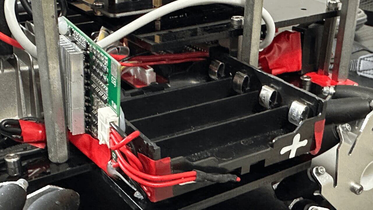 Image of the power supply with batteries connected